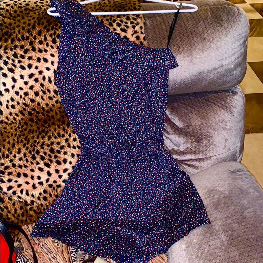 ❗️2/$10❗️One-Shoulder Romper With Ruffles